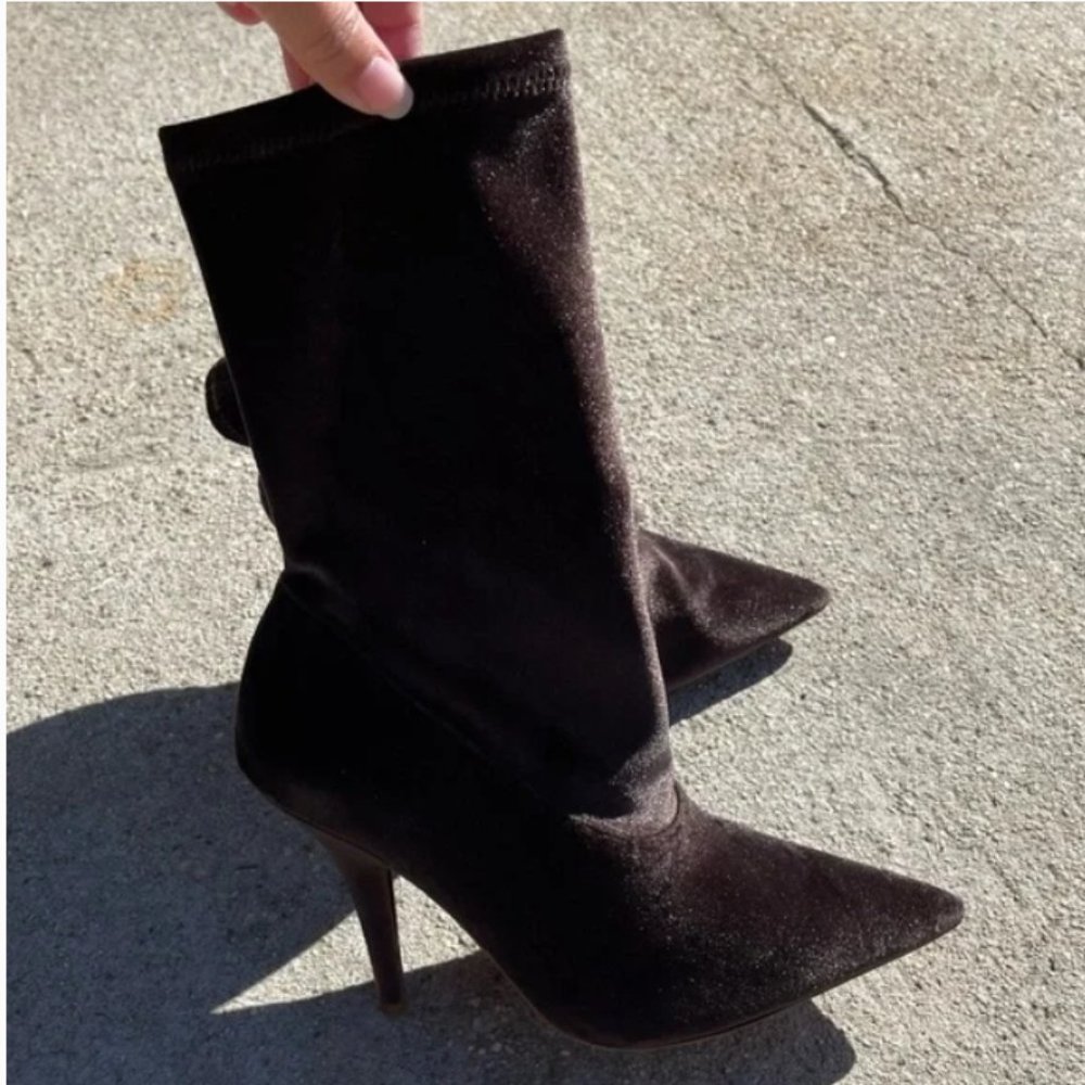 HOST PICK 🎉  Yeezy Season 5 velvet sock bootie - Picture 3 of 5
